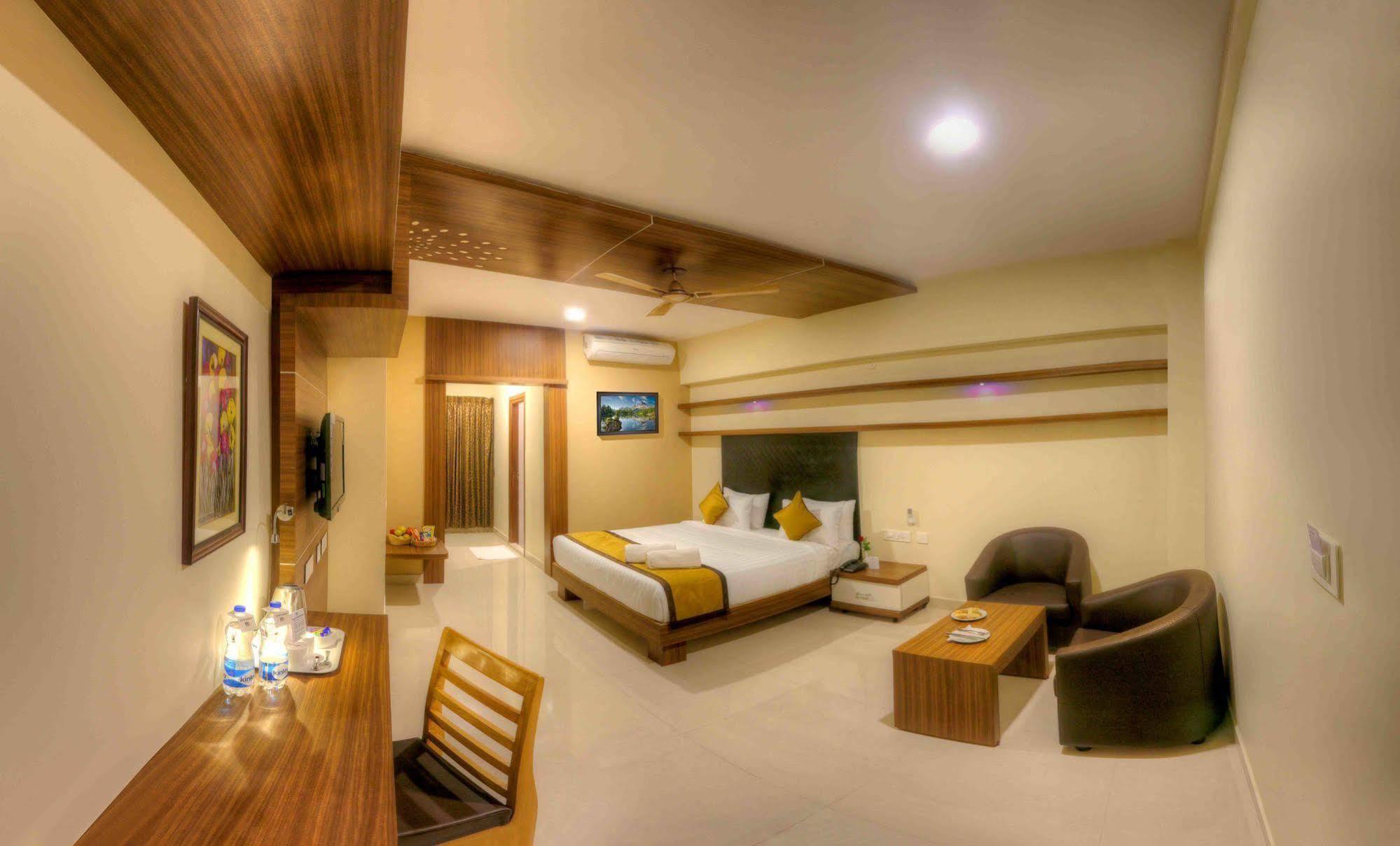 Rio Meridian Hotel Mysore Ngoại thất bức ảnh