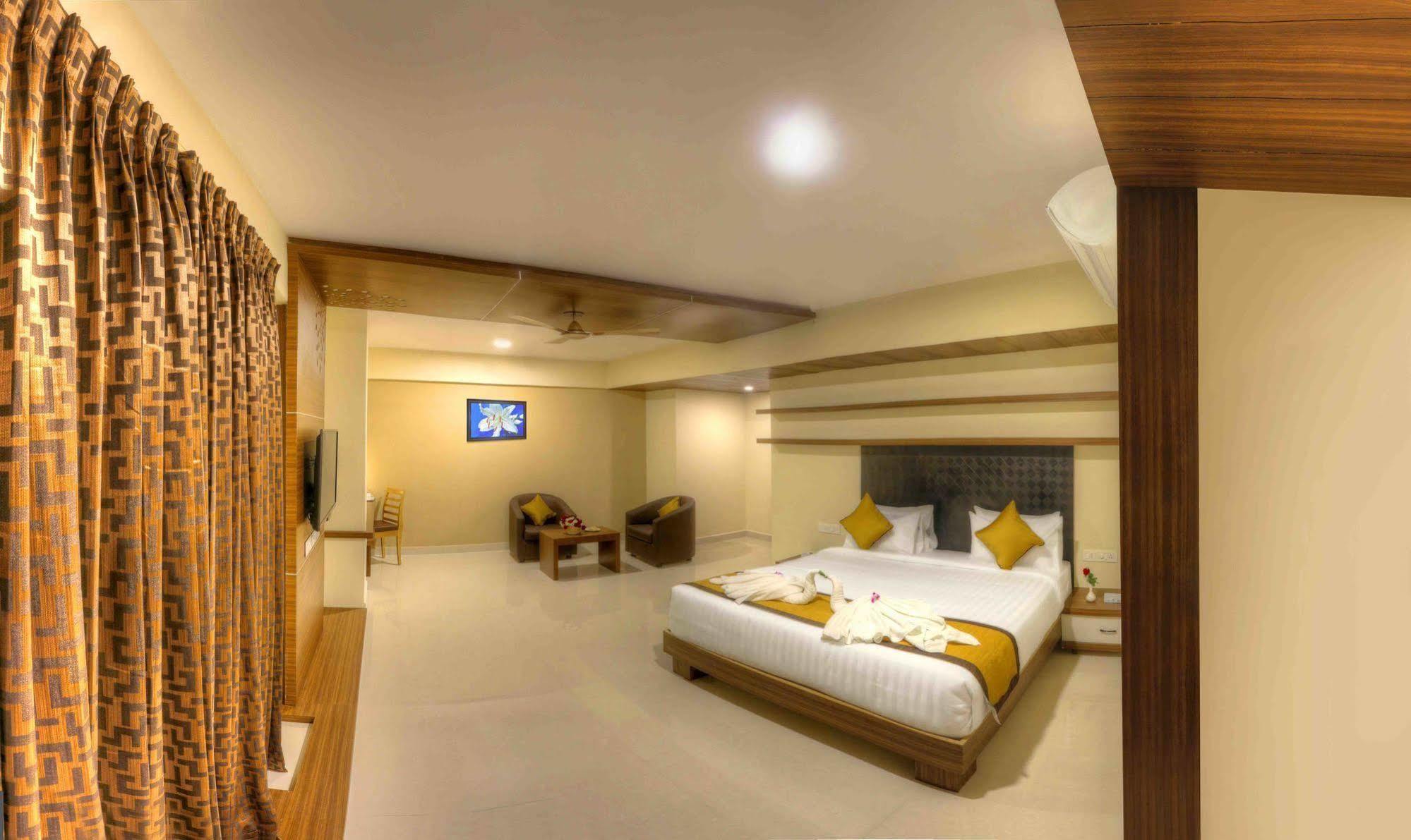 Rio Meridian Hotel Mysore Ngoại thất bức ảnh