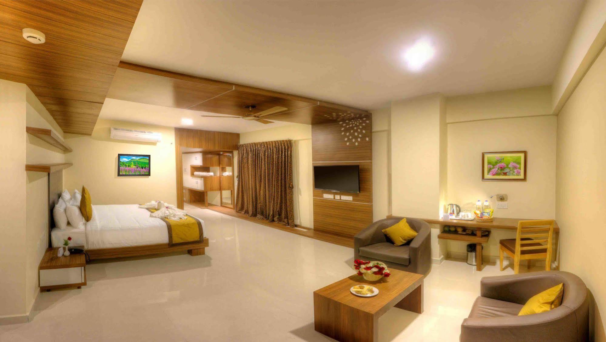 Rio Meridian Hotel Mysore Ngoại thất bức ảnh