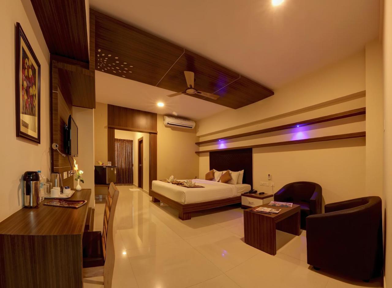 Rio Meridian Hotel Mysore Ngoại thất bức ảnh